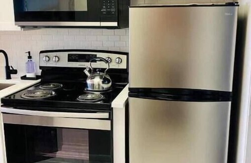 North End Condo | LOVELY CONDO STEPS FROM BEACH NEWLY RENOVATED