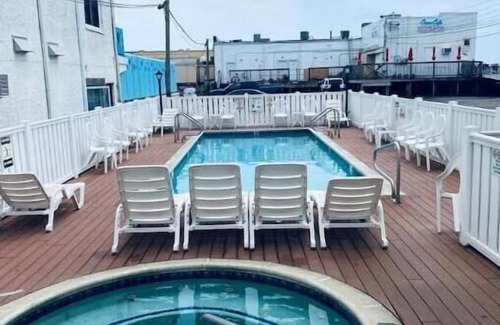 North End Condo | LOVELY CONDO STEPS FROM BEACH NEWLY RENOVATED