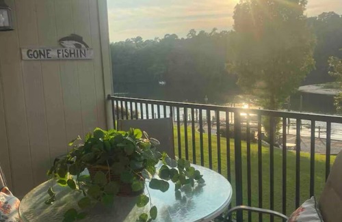 Santee Condo | Lovely Condo w/pool, balcony, and lakeside view!