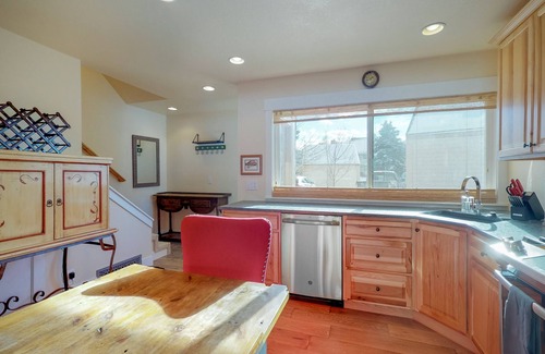 Park Meadows House | Lovely condo with fireplace, WiFi, washer/dryer - great location