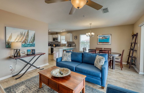Navarre Beach Condo | Lovely Condo with Sunset Views & Shared Pool Access, Snowbirds Welcome