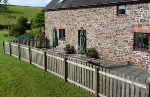 Brayford House | Lovely converted barn with plenty of space for relaxing