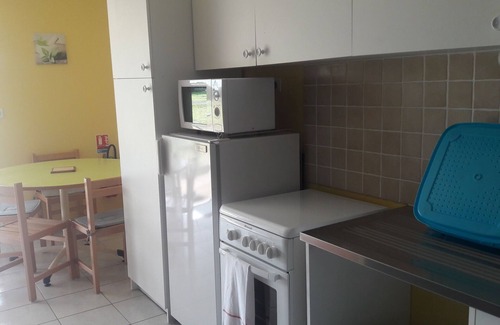 Sauze-Vaussais Cottage | Lovely cottage in Sauzé-Vaussais with terrace