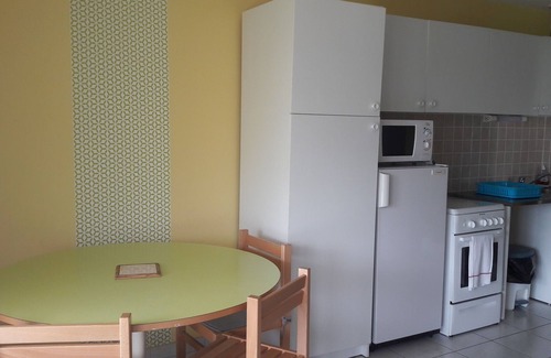 Sauze-Vaussais Cottage | Lovely cottage in Sauzé-Vaussais with terrace