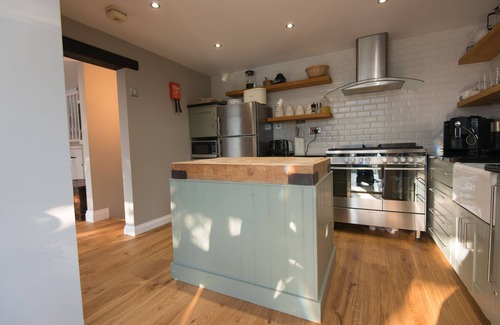 New Forest District Cottage | Lovely cottage & garden. 5 min drive from Paultons Park, home of Peppa Pig