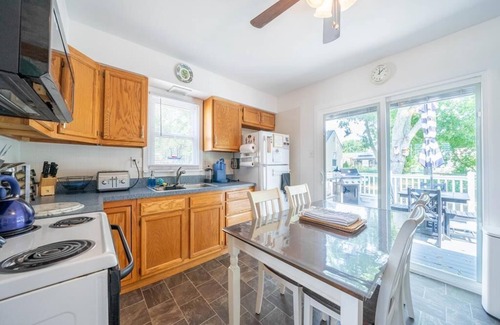 Villas House | Lovely Cottage on Cedardale in Villas