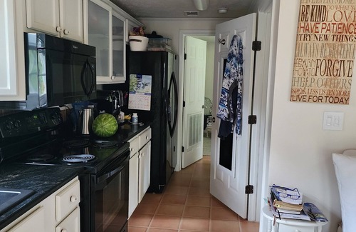 Burgaw Cottage | Lovely cottage on Horse Farm 25 MILES to Beach with AC in charming Burgaw