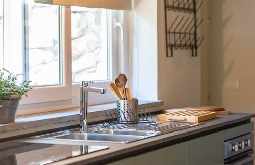 Pomaia House | Lovely cottage, quiet located, shared hot tub, village walking distance