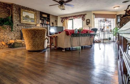 Georgetown House | Lovely Cottage Rental with Waterfall on San Gabriel River near Austin, Texas