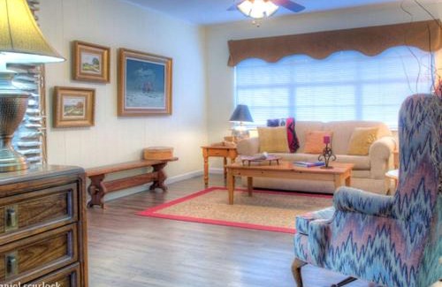 Georgetown House | Lovely Cottage Rental with Waterfall on San Gabriel River near Austin, Texas