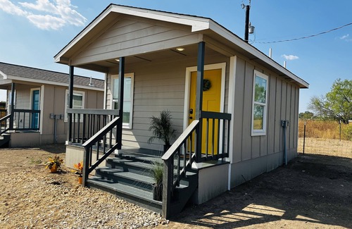 Southside Cottage | LOVELY COTTAGE SOUTH SAN ANTONIO