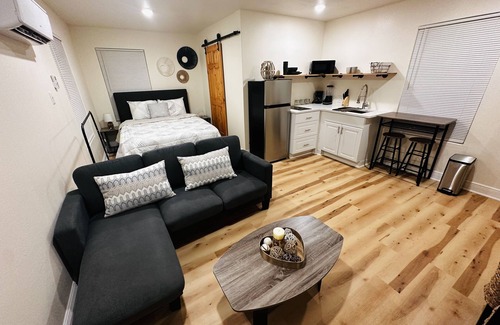Southside Cottage | LOVELY COTTAGE SOUTH SAN ANTONIO
