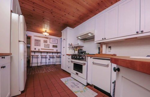 Dysart et al Cottage | Lovely Cottage with Amazing Views!