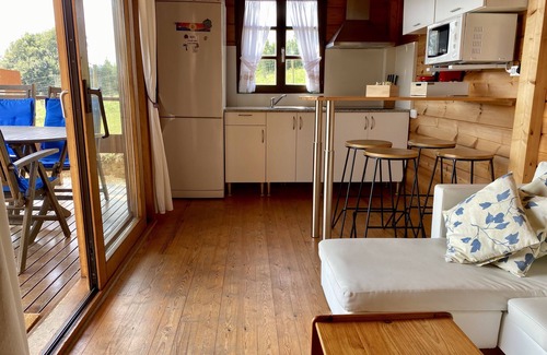 Carino Cabin | Lovely cottage with fenced off garden and stunning ocean views!