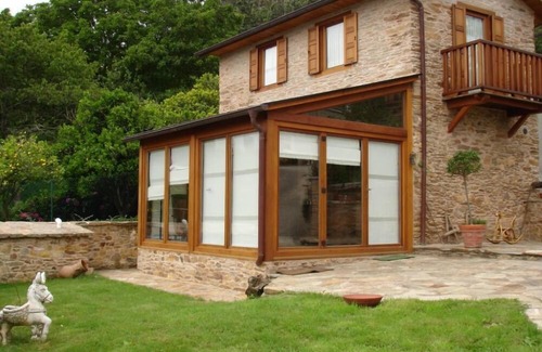 Porto do Barqueiro Cottage | Lovely country house with garden by the sea in Rías Altas