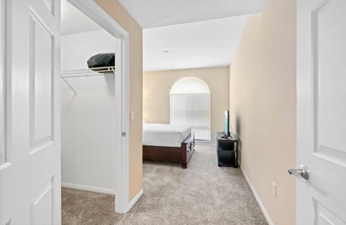 Orange Apartment | Lovely & coxy 2BR/2BA! 5MIN to Disney!