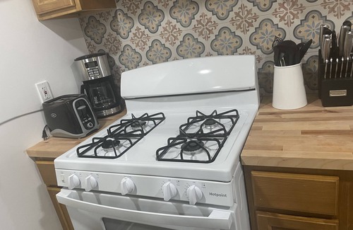 Sewell Apartment | Lovely Cozy 2 Bedroom Apartment