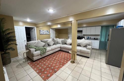Almont Apartment | Lovely Cozy 3 king bedroom, 5 mins EWR Airport
