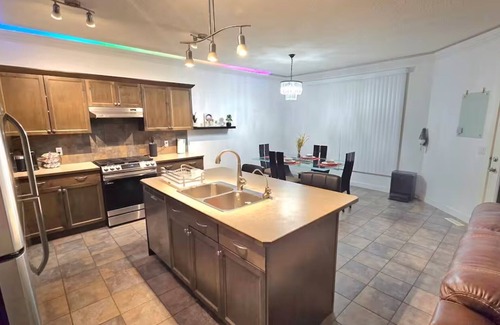Cochrane House | Lovely & Cozy Home Near BANFF! Ski and Hike!