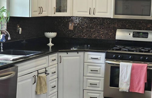 Richmond West House | Lovely cozy house with pool in a quiet safe family neighborhood