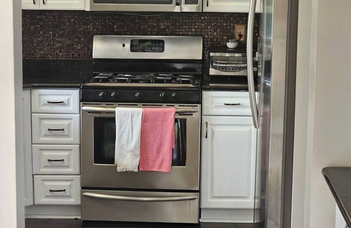Richmond West House | Lovely cozy house with pool in a quiet safe family neighborhood