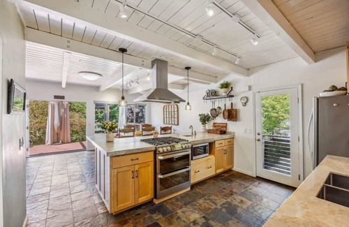 Glen Ellen House | Lovely Creekside Wine Country Home in Glen Ellen!