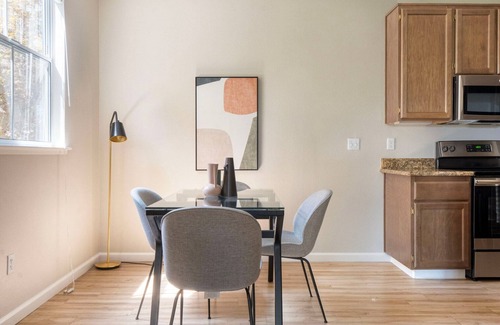 Sunnyvale West Apartment | Lovely Cupertino 1BR w/A/C, Gym & W/D, nr Shops, by Blueground