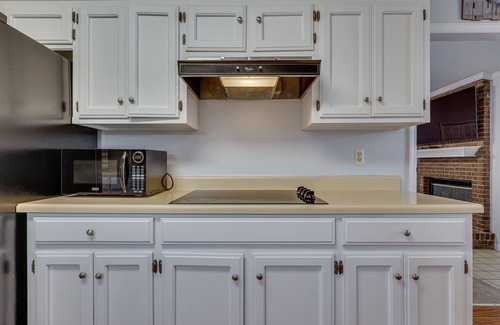 Decatur House | Lovely Decatur Home w/Yard ~ 6 Mi to Town!