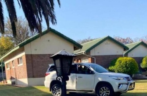 Bulawayo Apartment | Lovely Deluxe Room - 2086