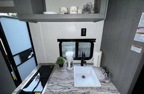 Grantham House | Lovely Deluxe RV Comfy Experience 3B 1Bt