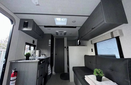 Grantham House | Lovely Deluxe RV Comfy Experience 3B 1Bt