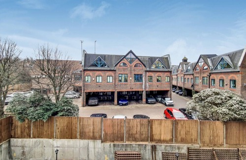 Harrow Apartment | Lovely Deluxe Wembley Harrow Apartment