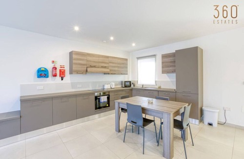 Pieta Apartment | Lovely designer 3BR Apt w/Private Terrace with BBQ