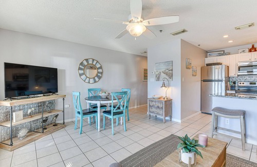 Crystal Beach Apartment | Lovely Destin Condo w/Pool Access: Walk to Beach!