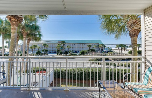 Crystal Beach Apartment | Lovely Destin Condo w/Pool Access: Walk to Beach!