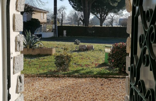 La Rochefoucauld House | Lovely detached apartment in country house