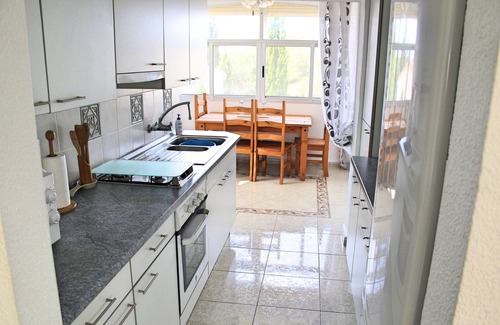 San Fulgencio Villa | Lovely Detached House Near Amenities, WIFI, Sat TV, Aircon, perfect for families