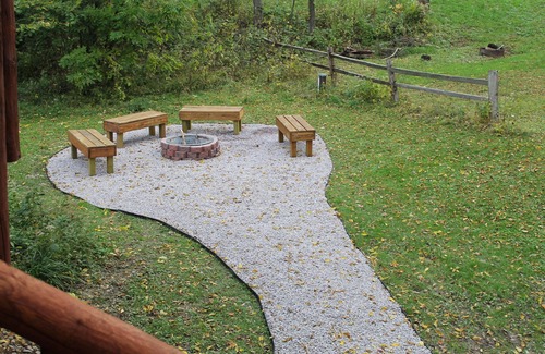 Baraboo Cabin | Lovely Devils Lake Cabin Baraboo Dells Huge Yard Best Location!