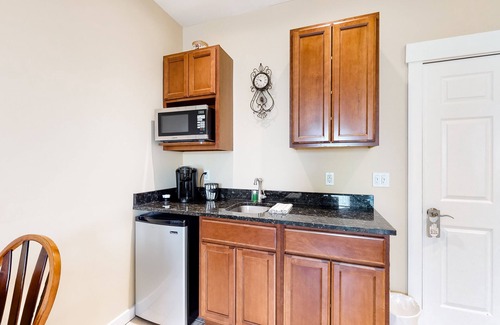 Northeast Harbor House | Lovely downtown Northeast Harbor suite near the water and near Acadia