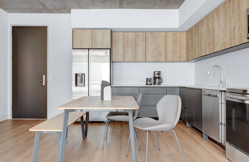 City West Apartment | Lovely Downtown 1BR w/Pool, Gym & W/D near Staples Center, by Blueground