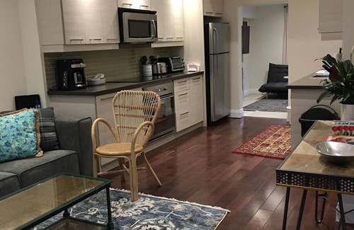 Trefann Court House | Lovely Downtown House 7 Bedroom+12 bed+2 Parking