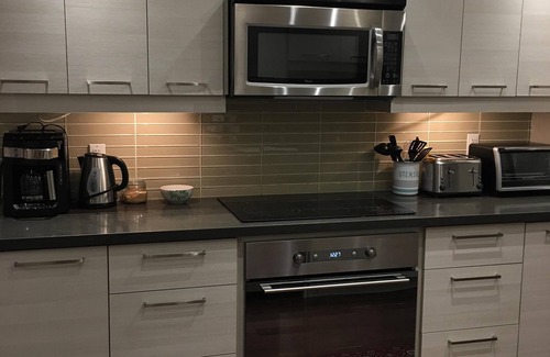 Trefann Court House | Lovely Downtown House 7 Bedroom+12 bed+2 Parking