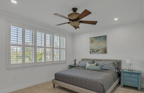 Tarpon River House | Lovely Downtown townhouse w/hot tub spa, 10 min from the beach!