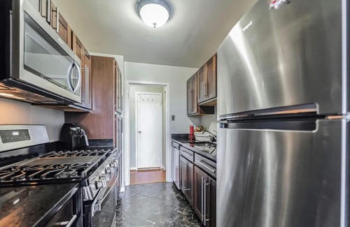Alexandria West Condo | Lovely Duplex Apartment - Free Garage parking close to DC