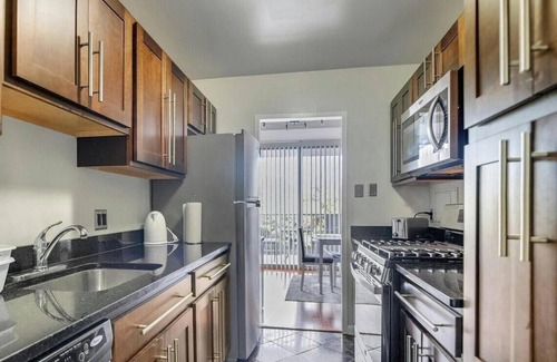 Alexandria West Condo | Lovely Duplex Apartment - Free Garage parking close to DC
