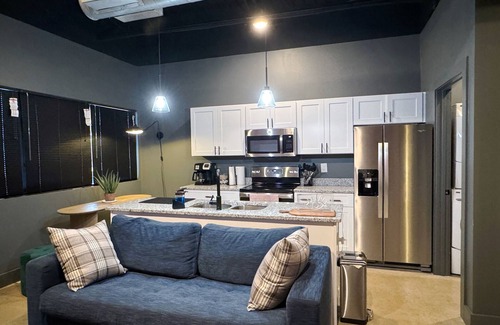TMAG Thompson LN - Murfreesboro Rd Apartment | Lovely Elegant Studio