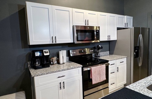 TMAG Thompson LN - Murfreesboro Rd Apartment | Lovely Elegant Studio
