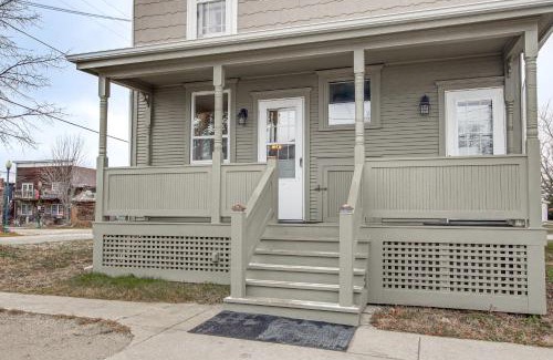 Elkhart Lake Apartment | Lovely Elkhart Lake Apartment - Walk to Town!