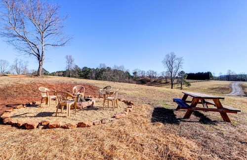 Ellijay House | Lovely Ellijay Vacation Rental Near Wineries