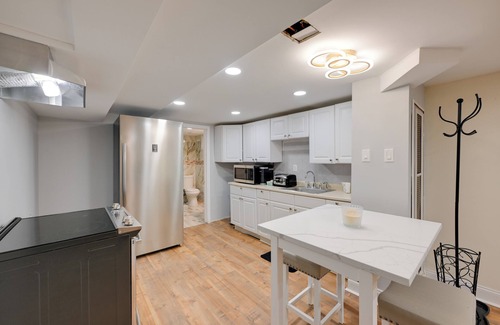 North Valley Stream Apartment | Lovely Elmont Apartment - Walk to Bus Stop!